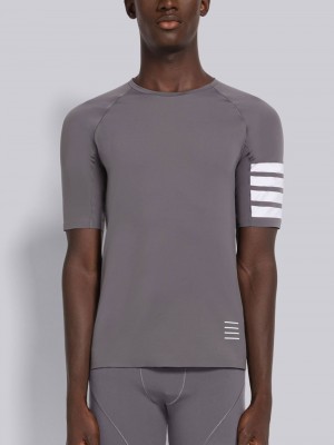 Thom Browne LIGHTWEIGHT TECH INTERLOCK COMPRESSION SHORT SLEEVE Uomo Magliette Grigie | UIA52D56424