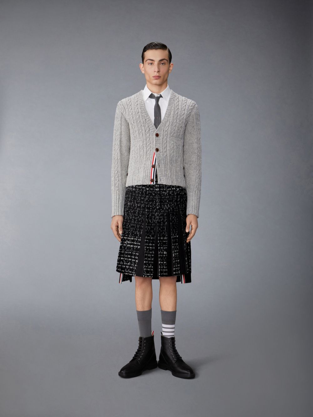 Thom Browne Irish Wool Handknit Cable Stitch Classic Uomo Cardigan Grigie | BMM45J94133