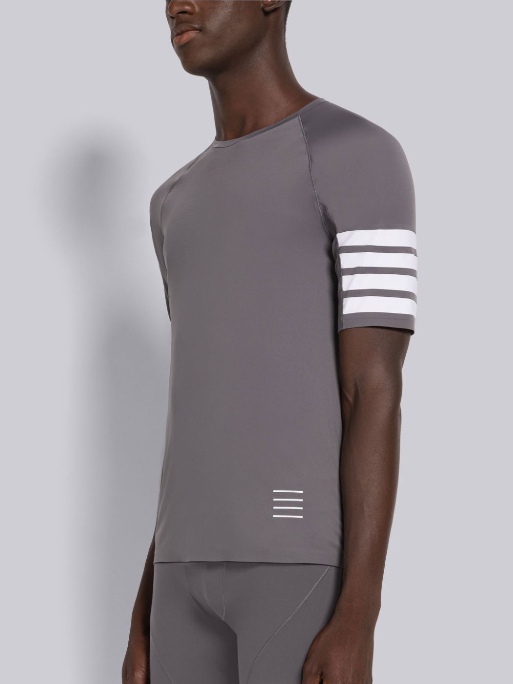 Thom Browne LIGHTWEIGHT TECH INTERLOCK COMPRESSION SHORT SLEEVE Uomo Magliette Grigie | UIA52D56424