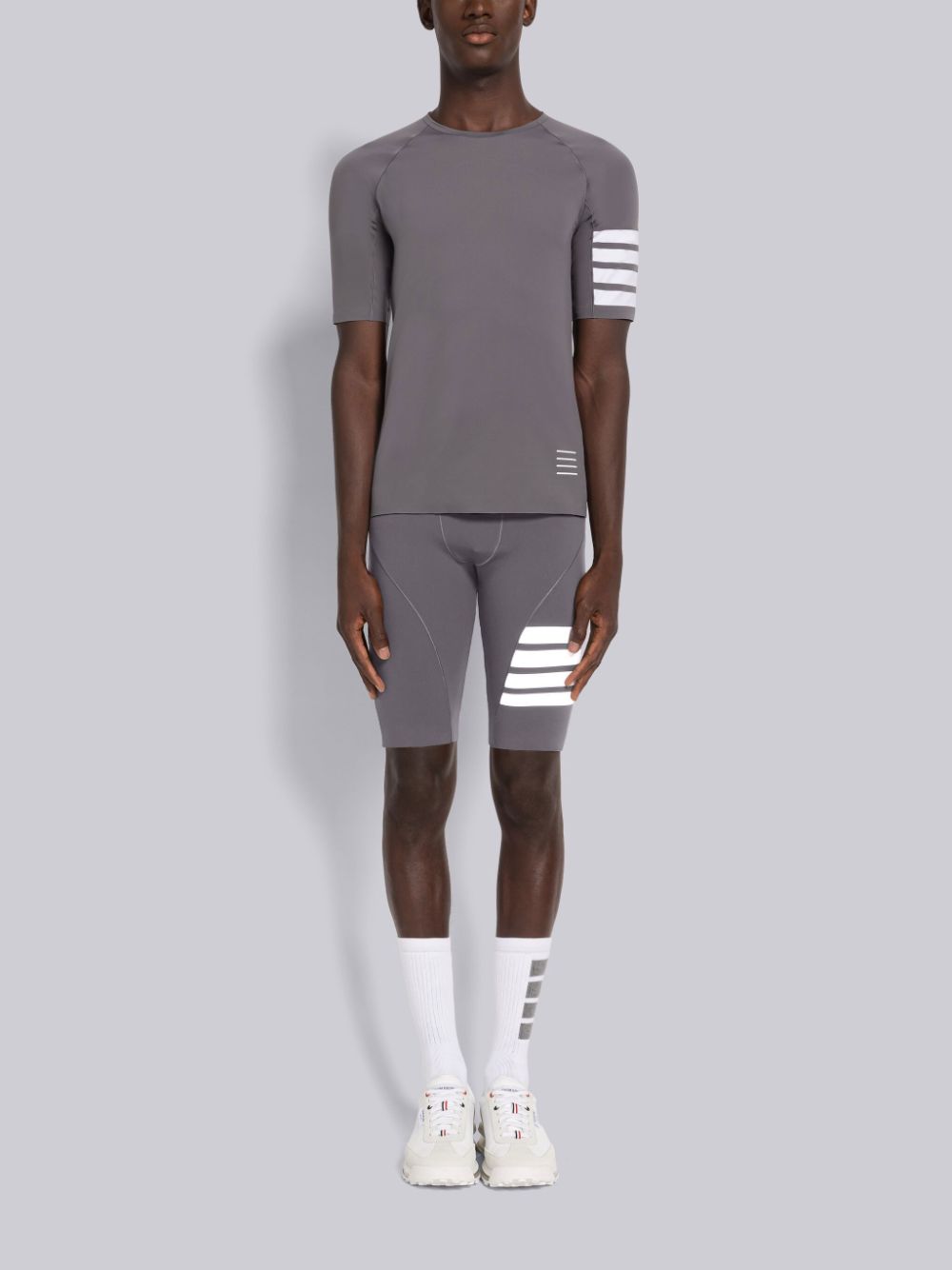 Thom Browne LIGHTWEIGHT TECH INTERLOCK COMPRESSION SHORT SLEEVE Uomo Magliette Grigie | UIA52D56424