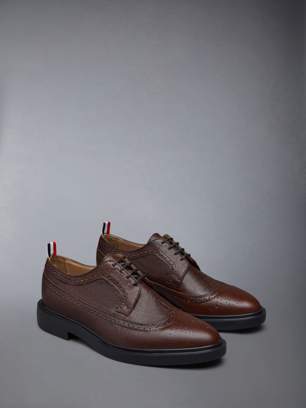 Thom Browne LONGWING W/ LIGHTWEIGHT RUBBER SOLE IN PEBBLE GRAIN LEATHER Uomo Scarpe Brogue Marroni | RIY61D52745