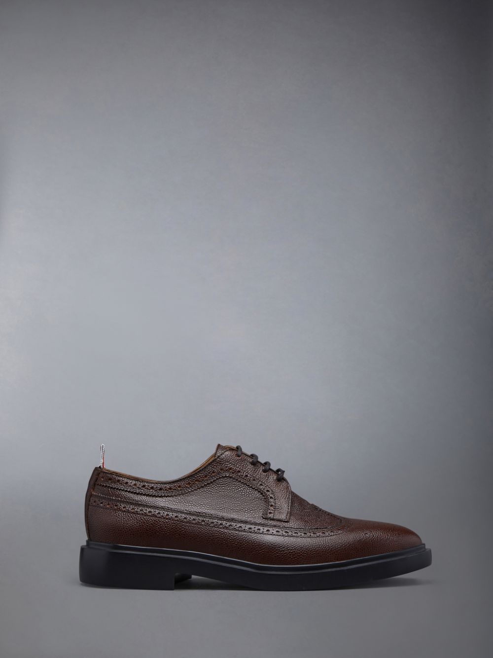 Thom Browne LONGWING W/ LIGHTWEIGHT RUBBER SOLE IN PEBBLE GRAIN LEATHER Uomo Scarpe Brogue Marroni | RIY61D52745