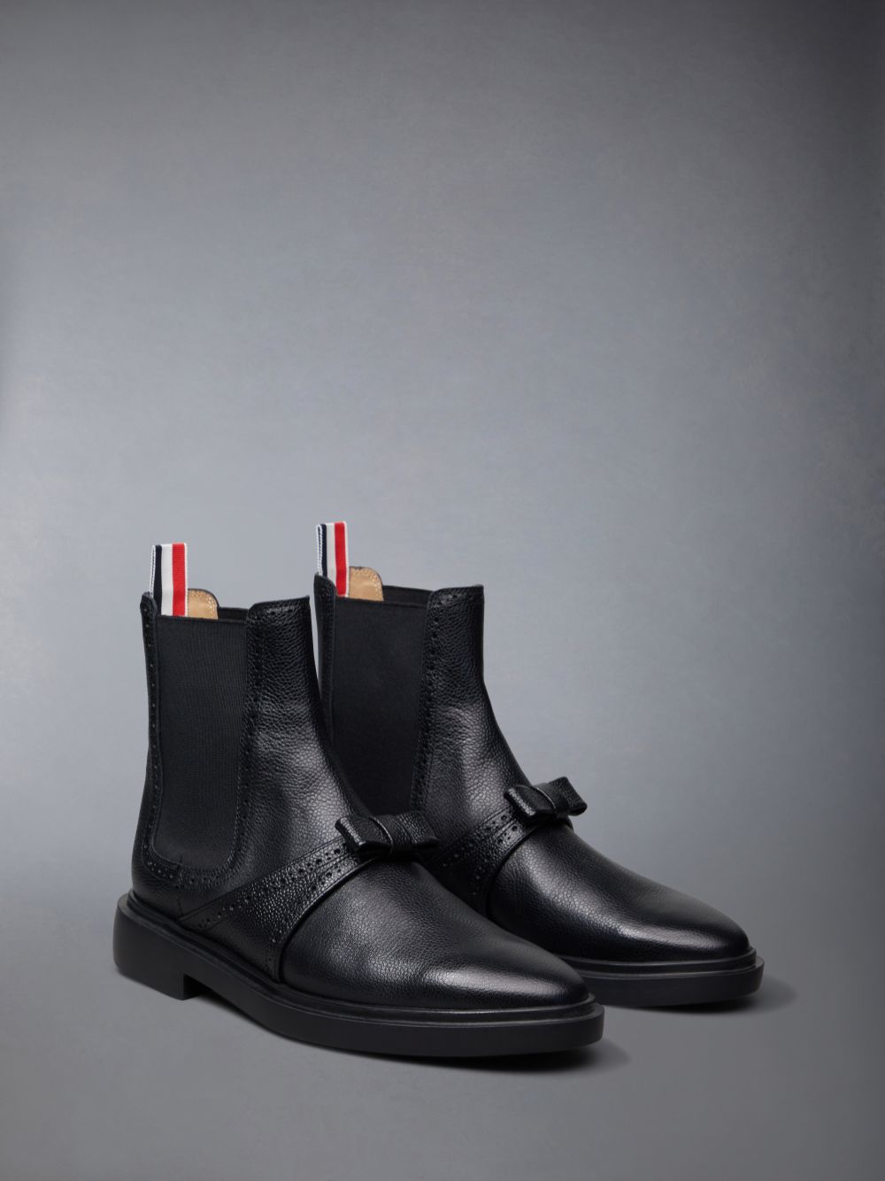 Thom Browne Pebble Grain Lightweight Rubber Sole Brogued Bow Chelsea Donna Stivali Nere | LPT07I74106