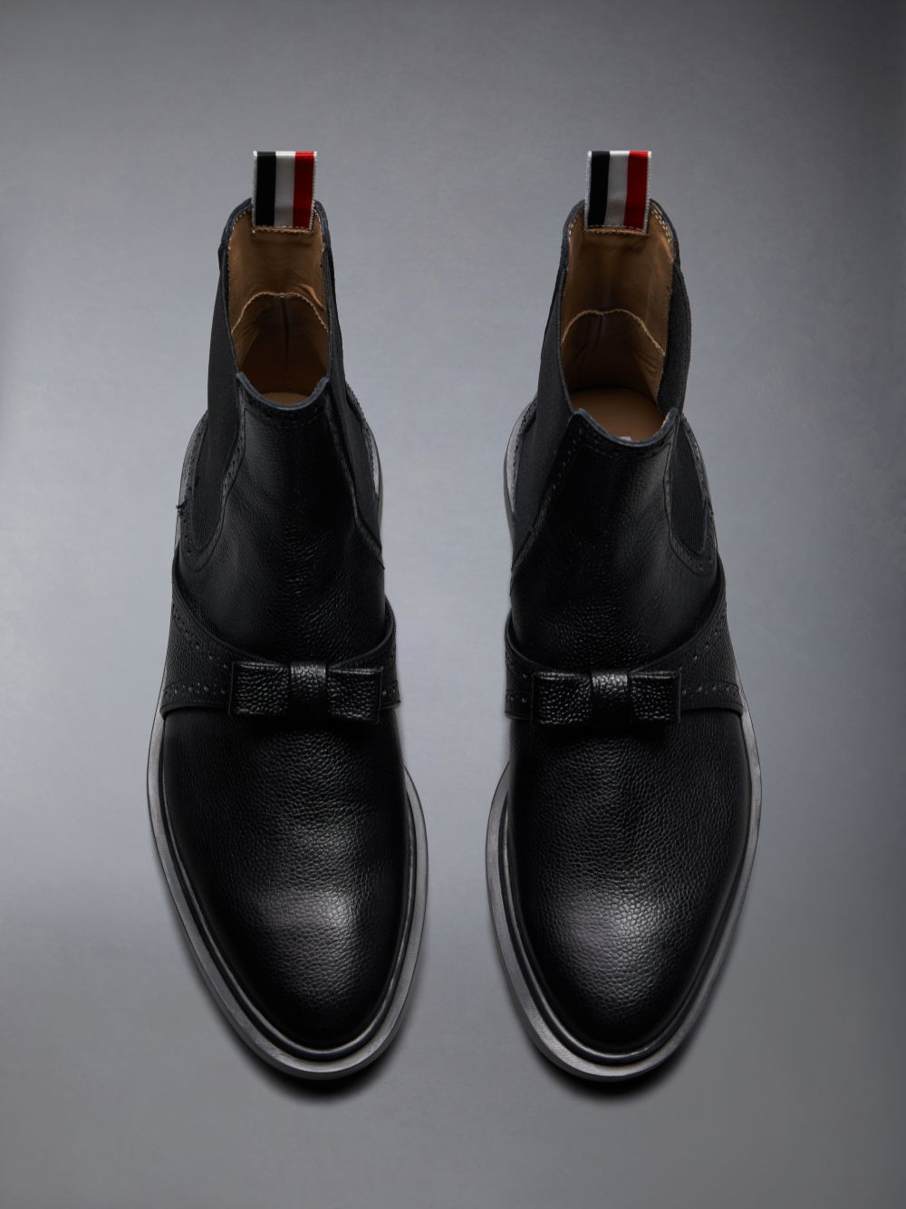 Thom Browne Pebble Grain Lightweight Rubber Sole Brogued Bow Chelsea Donna Stivali Nere | LPT07I74106