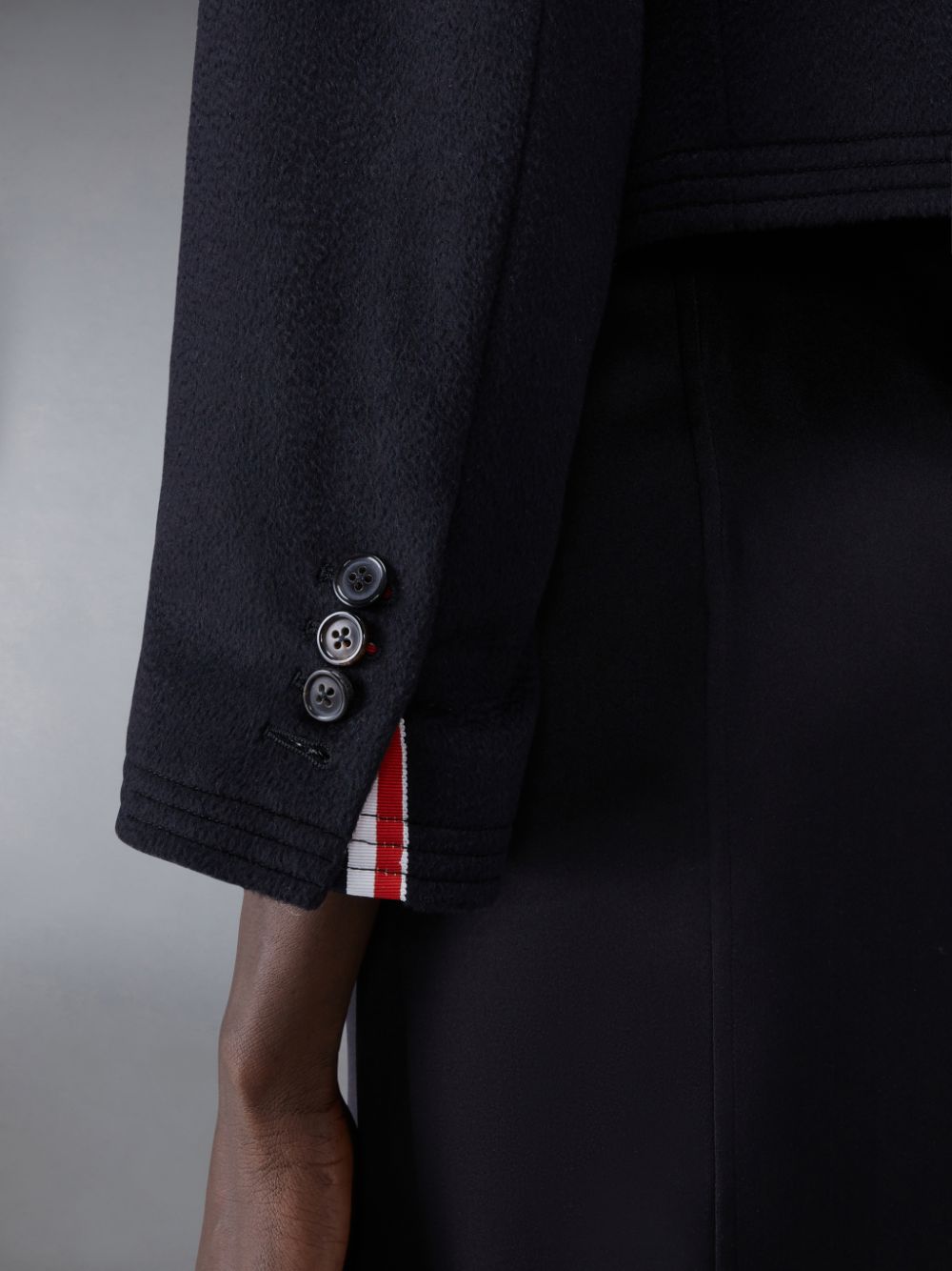 Thom Browne Zibeline Weight Cashmere Velvet Collar Cropped Chesterfield Donna Cappotti Nere | WDE51D00511