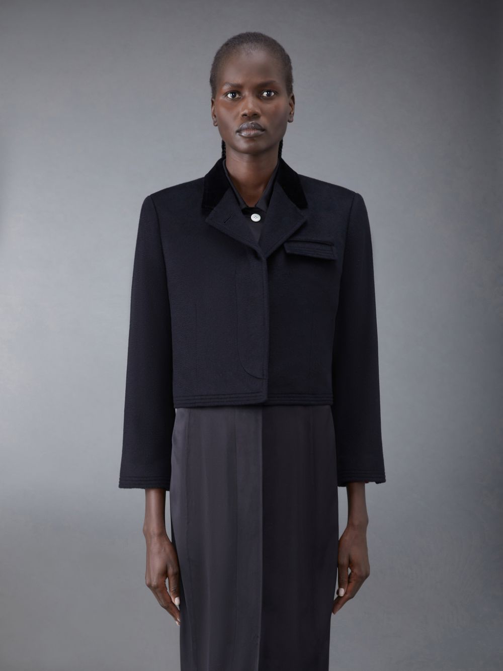 Thom Browne Zibeline Weight Cashmere Velvet Collar Cropped Chesterfield Donna Cappotti Nere | WDE51D00511